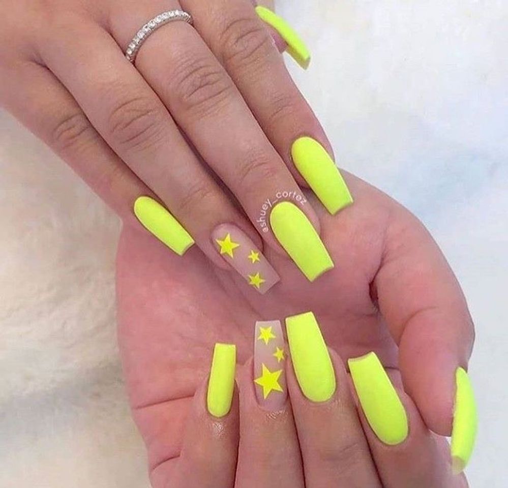 Moda Uñas neón 