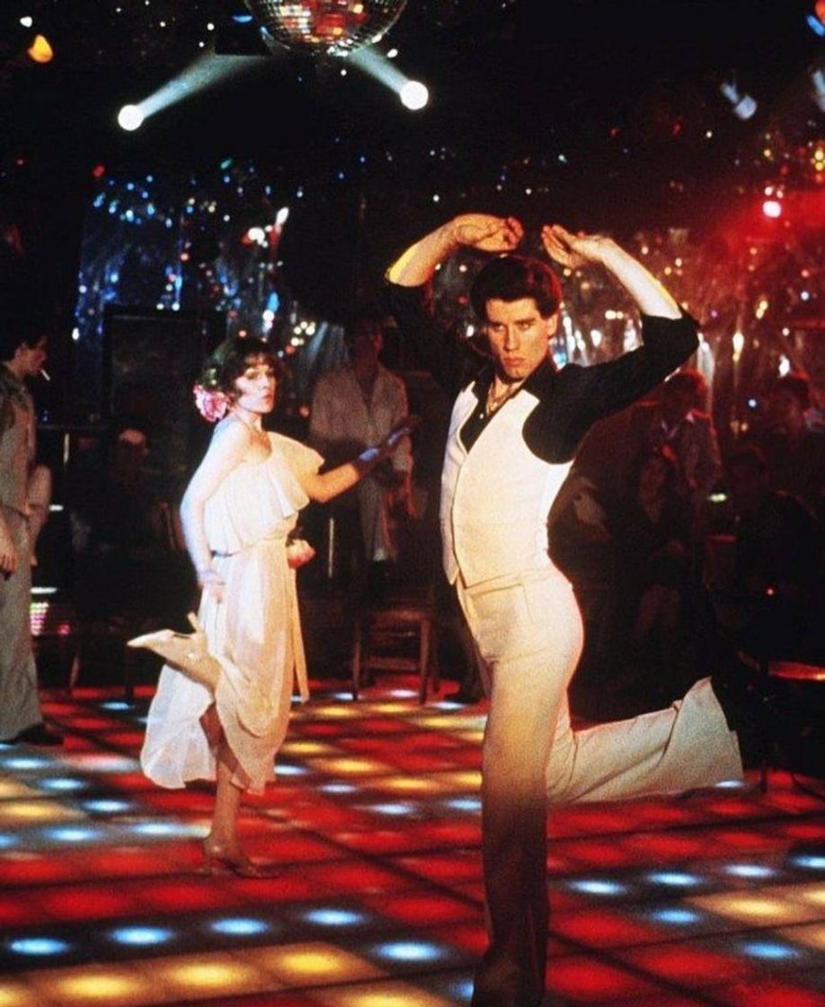 Moda Saturday Night Fever • Night Fever • Bee Gees - YouTube