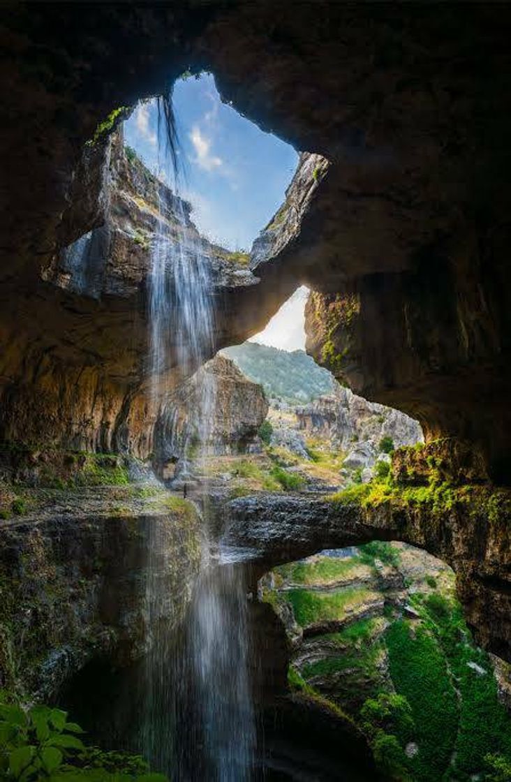 Places Baatara Gorge Waterfall, ou Gruta das Três Pontes.