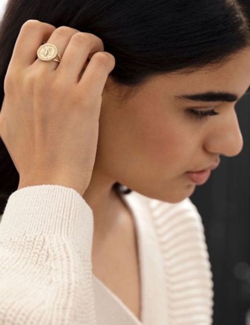 Social Bee Embossed Pendant Ring | & Other Stories