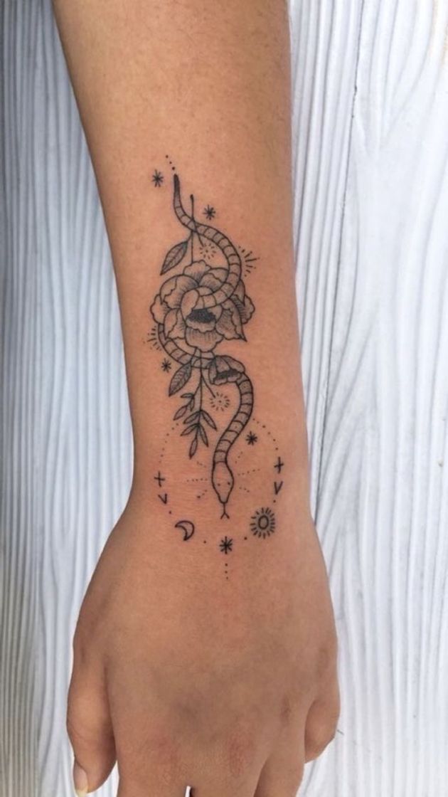 Moda tatto linda na mão 😍