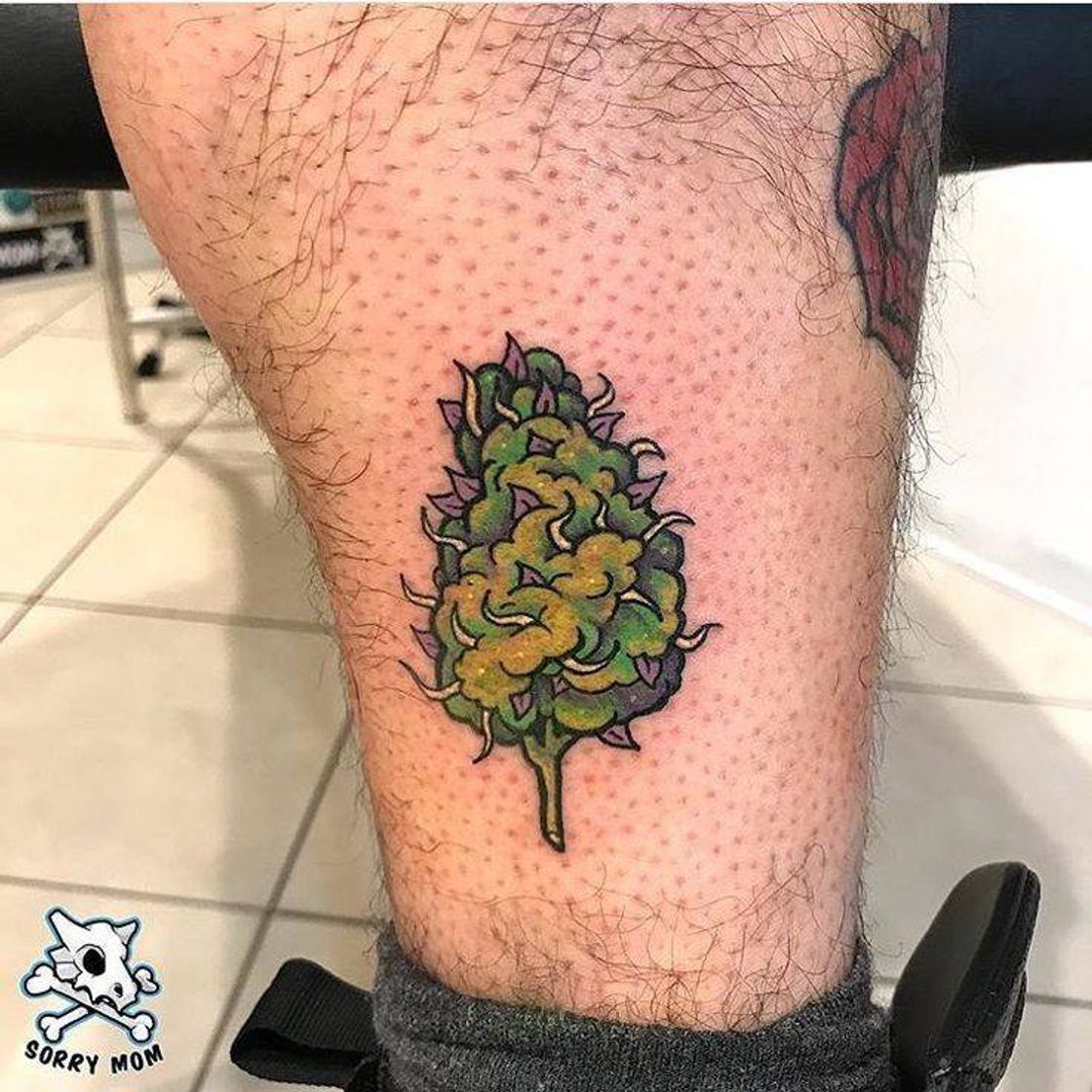 Moda Tattoos weed