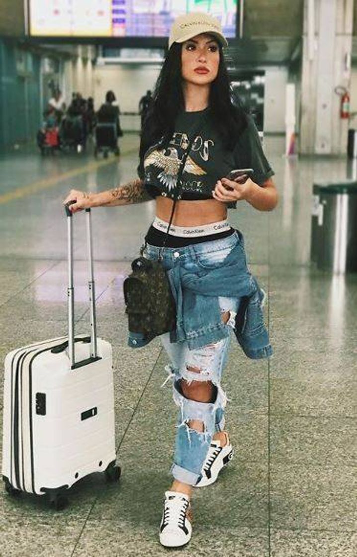 Fashion •Cropped e calça jeans destroyed