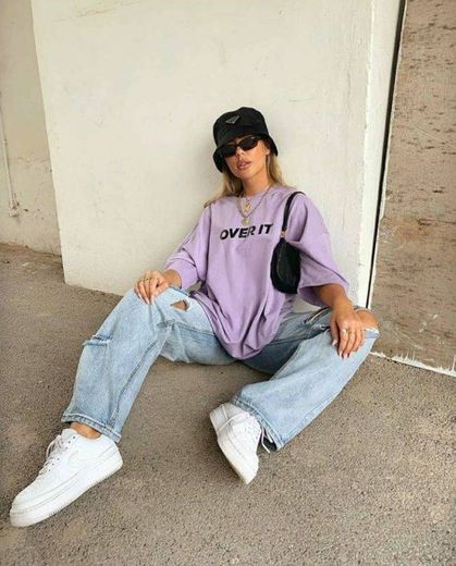 Camiseta oversize e bucket 