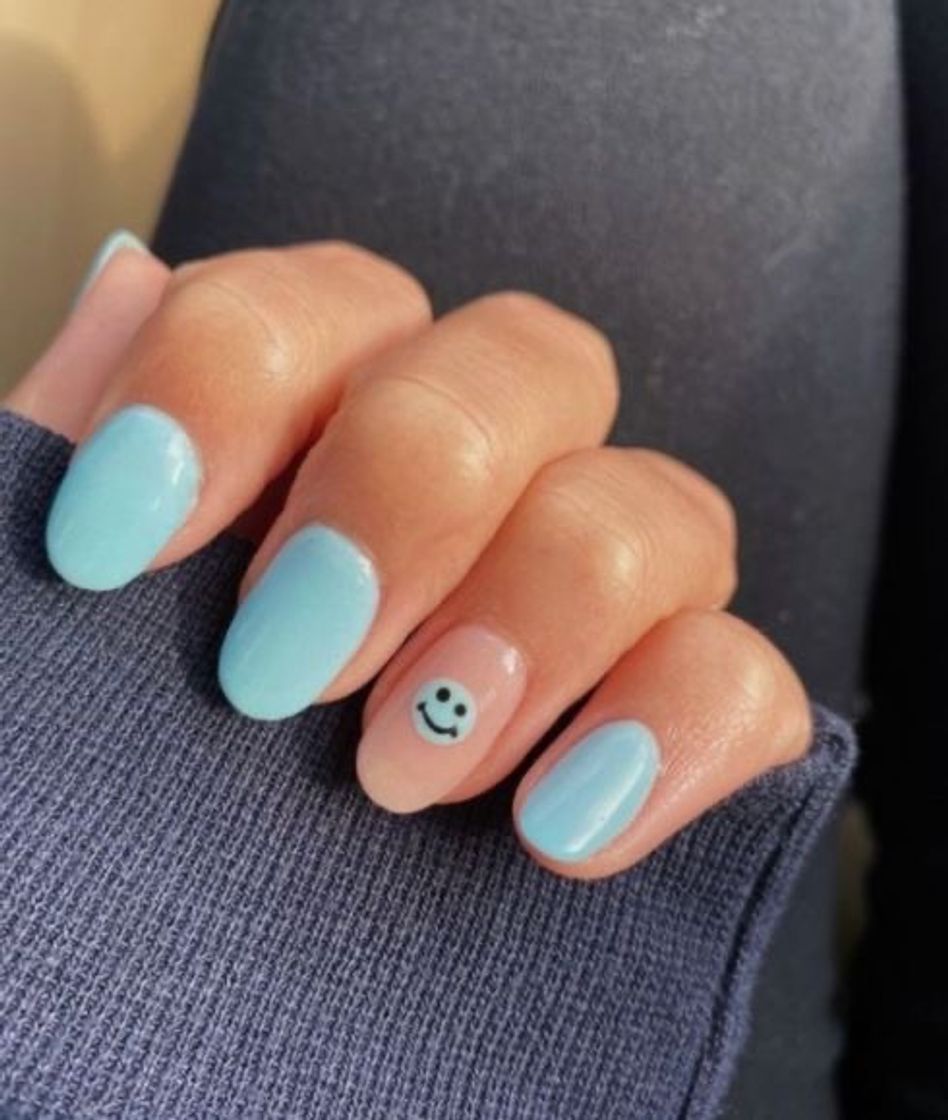 Belleza Light blue happy face nails