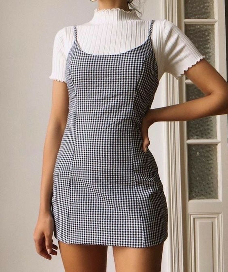 Moda vestido com camiseta 