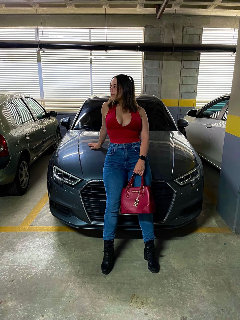 Social Calça jeans com body vermelho