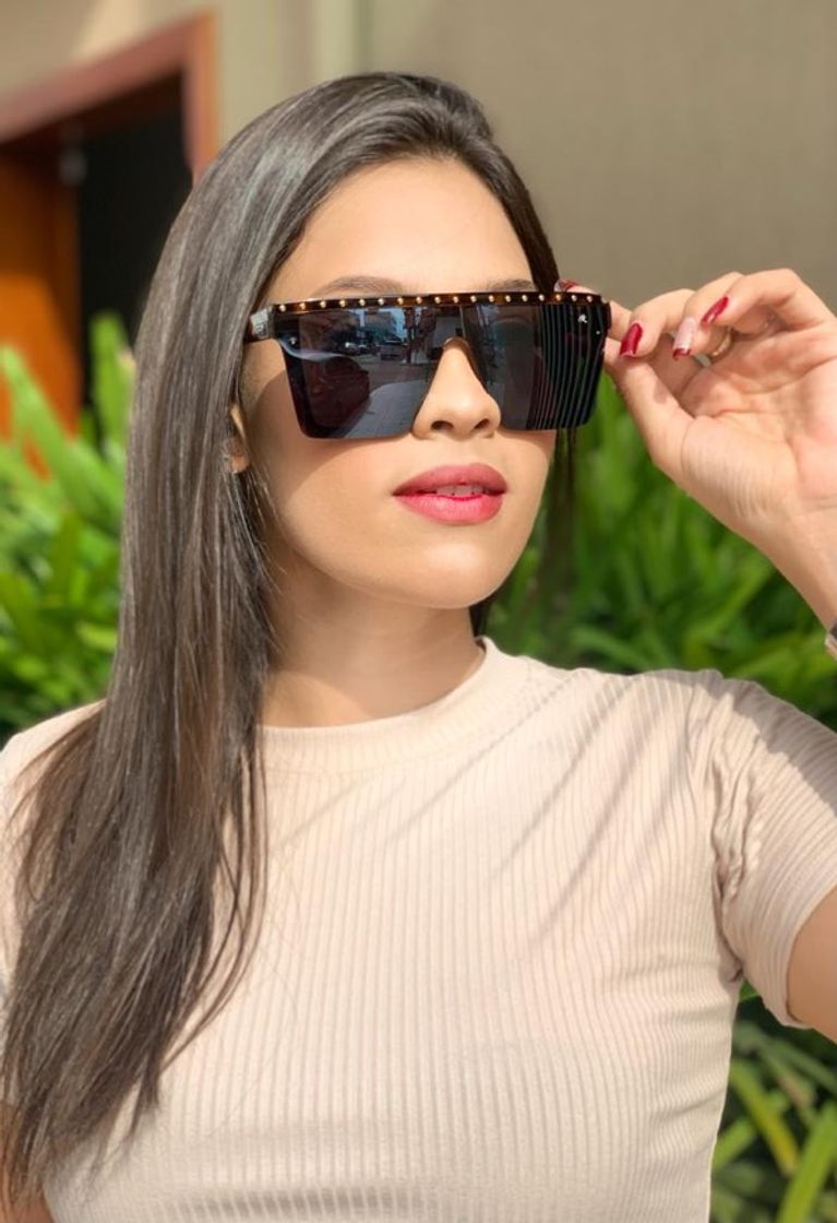 Fashion Nova coleção de óculos solar e armações de grau