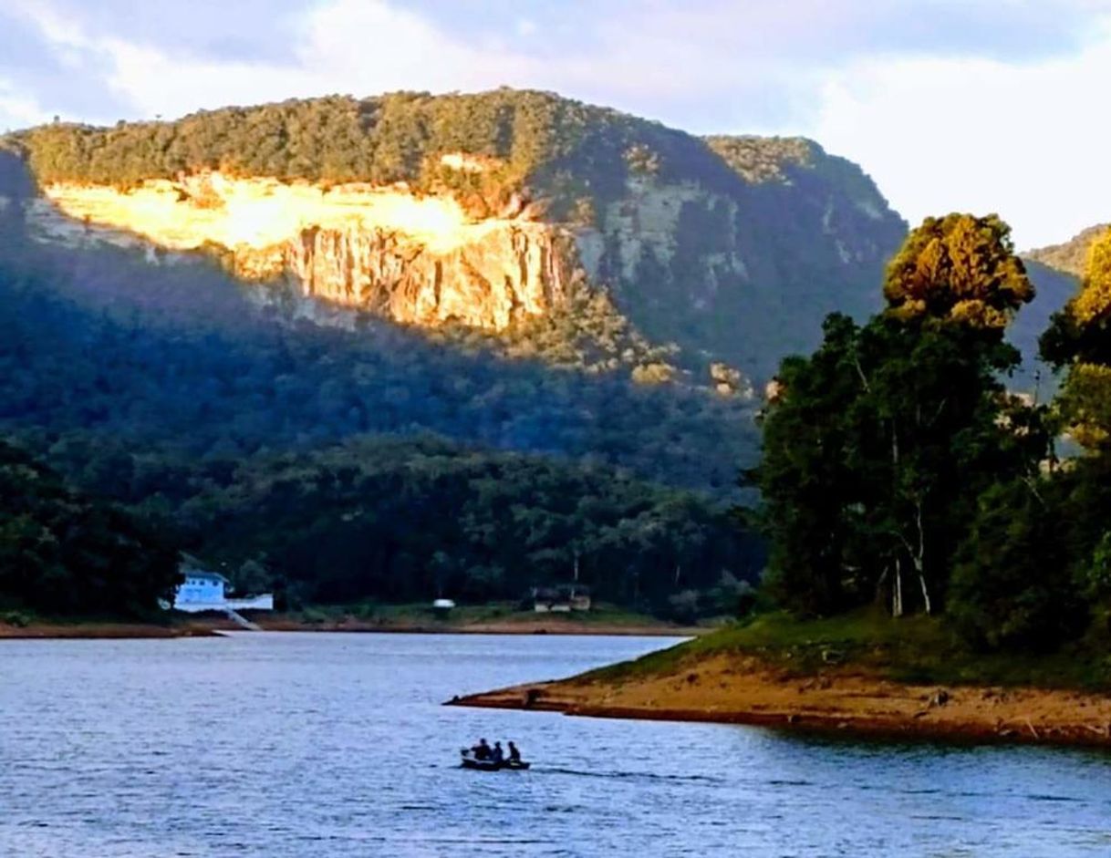 Lugar Rio dos Cedros