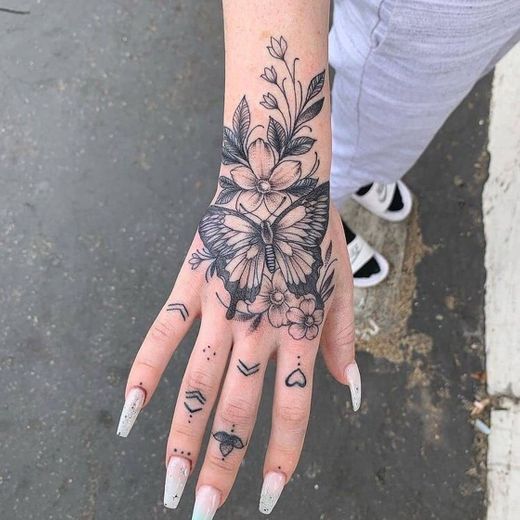 Tatuagem de mão 
