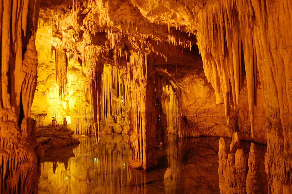 Lugar Gruta de Neptuno