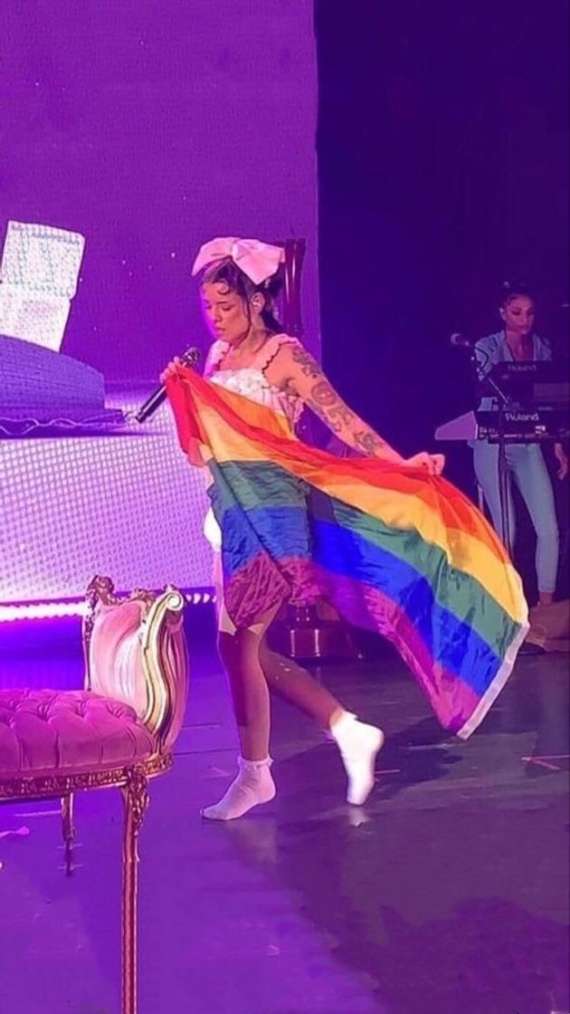 Moda artistas em apoio a comunidade lgbt 🏳️‍🌈 