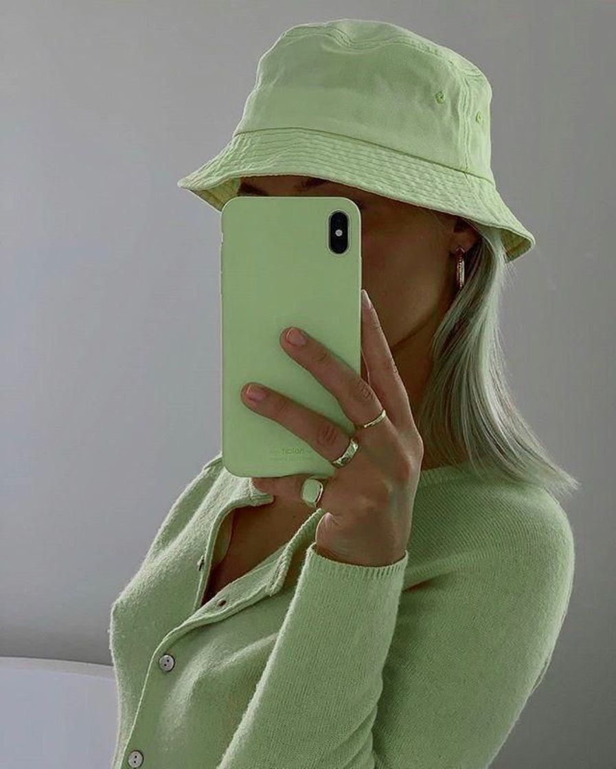 Fashion 💚pastel green selfie💚