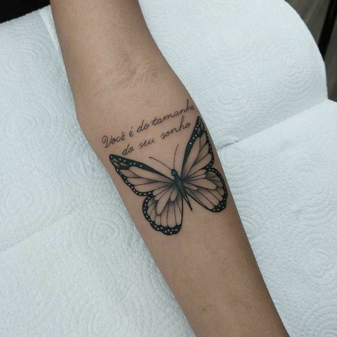 Moda Tatuagem de borboleta e frase