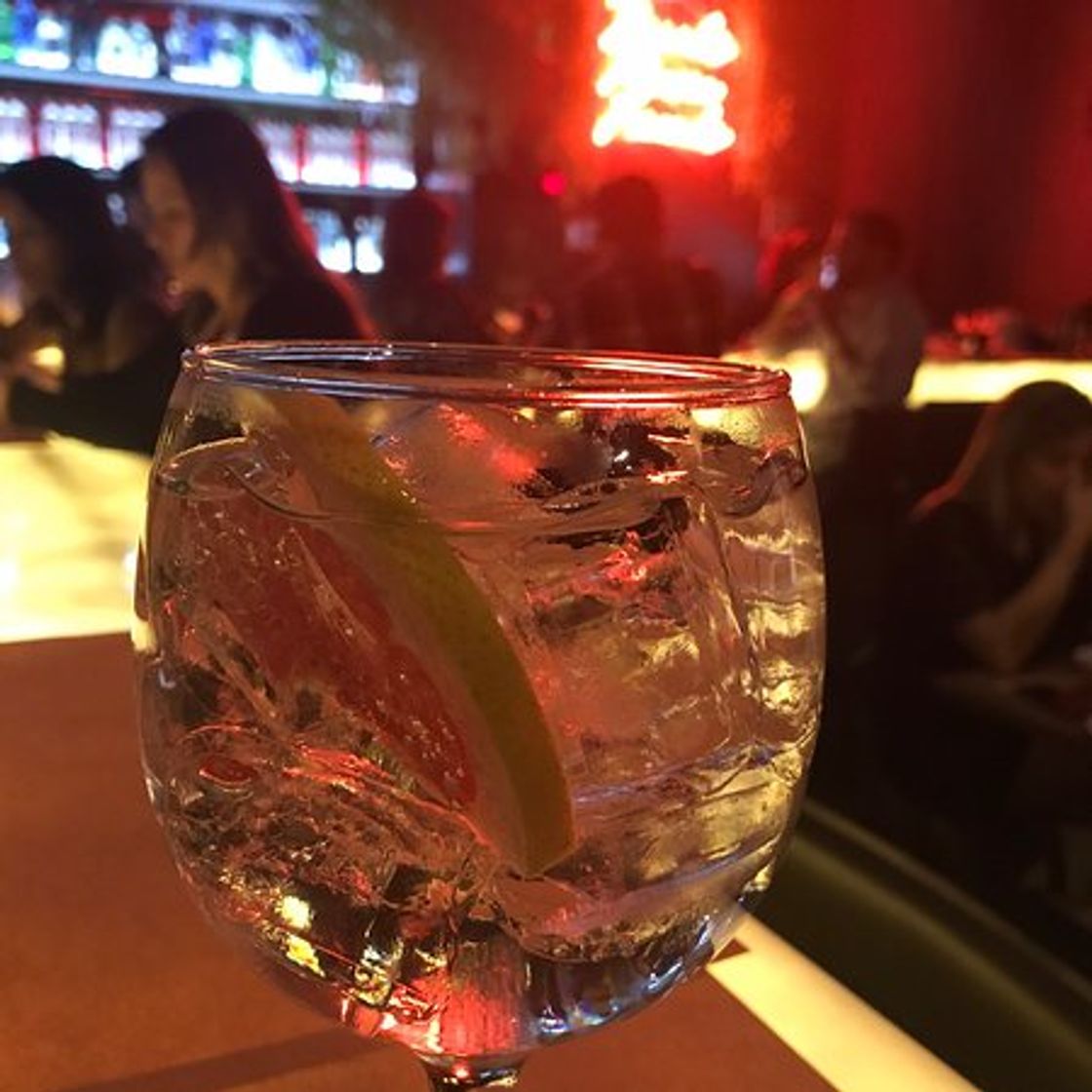 Restaurantes Zimbro Gin & Tonic Bar