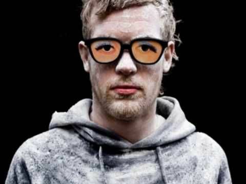 Rusko - Hold On (feat. Amber Coffman) 

