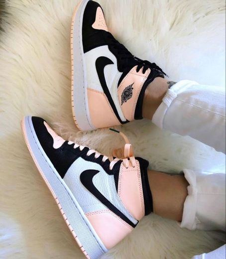 Tênis baby Pink and Black Nike Jordan 👟