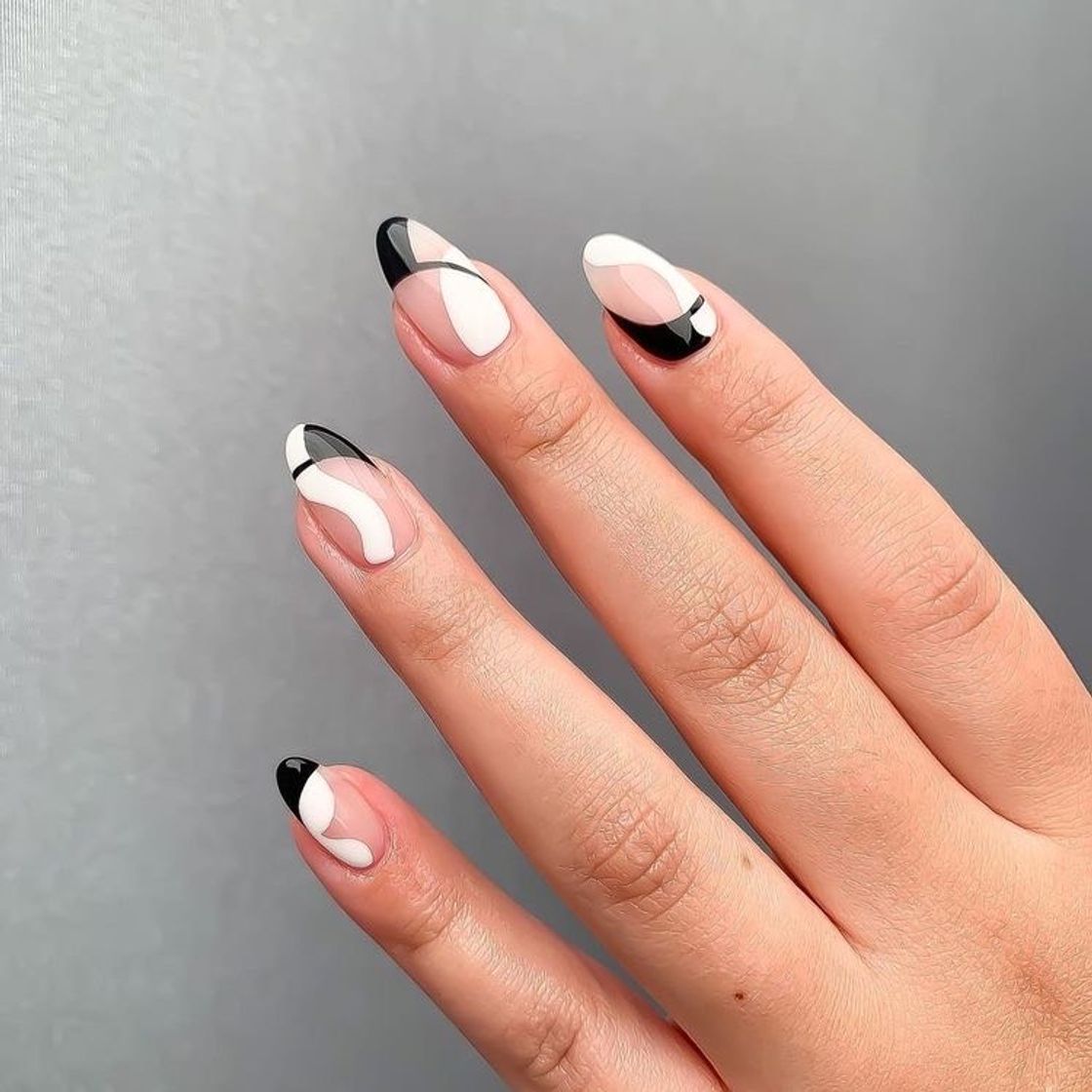 Fashion B&W nail art ♥︎♡︎