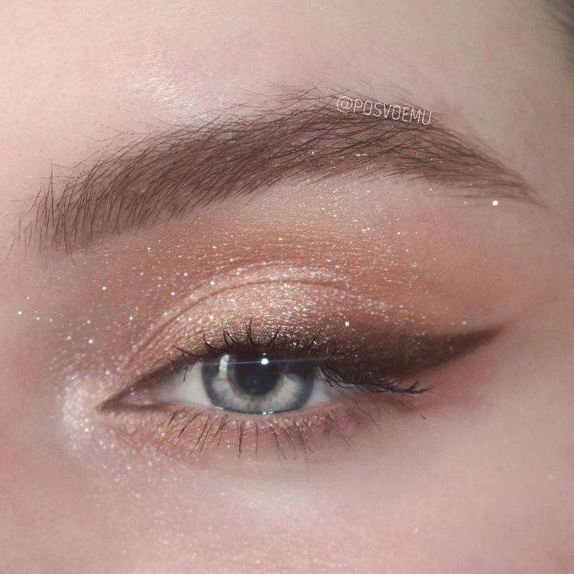 Fashion Make golden glow with eyeliner smoky