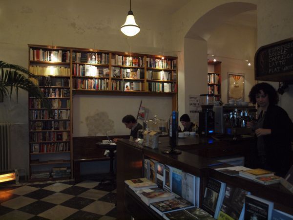 Restaurantes MassolitBudapest Books and Café