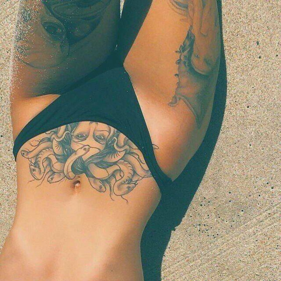 Moda #tattoedgirl #beach