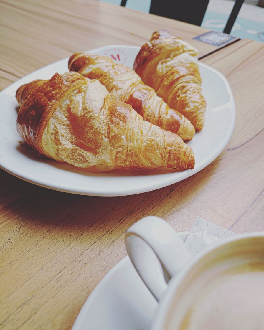 Place Manolo Bakes