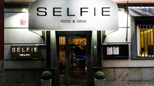 Restaurants Selfie