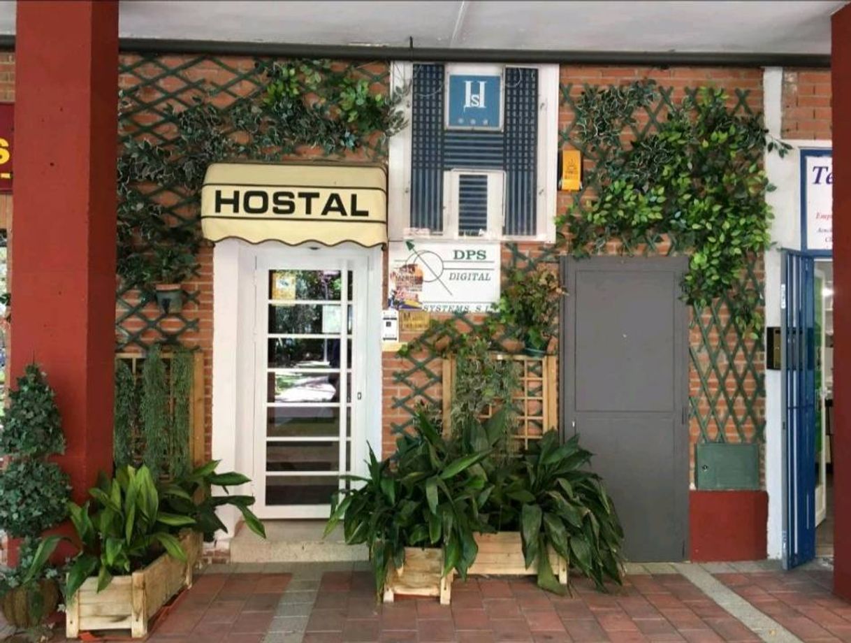 Lugar Hostal Tres Cantos