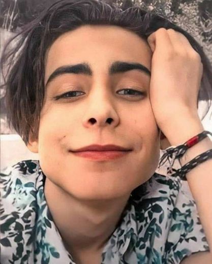 Aidan Gallagher perfeito