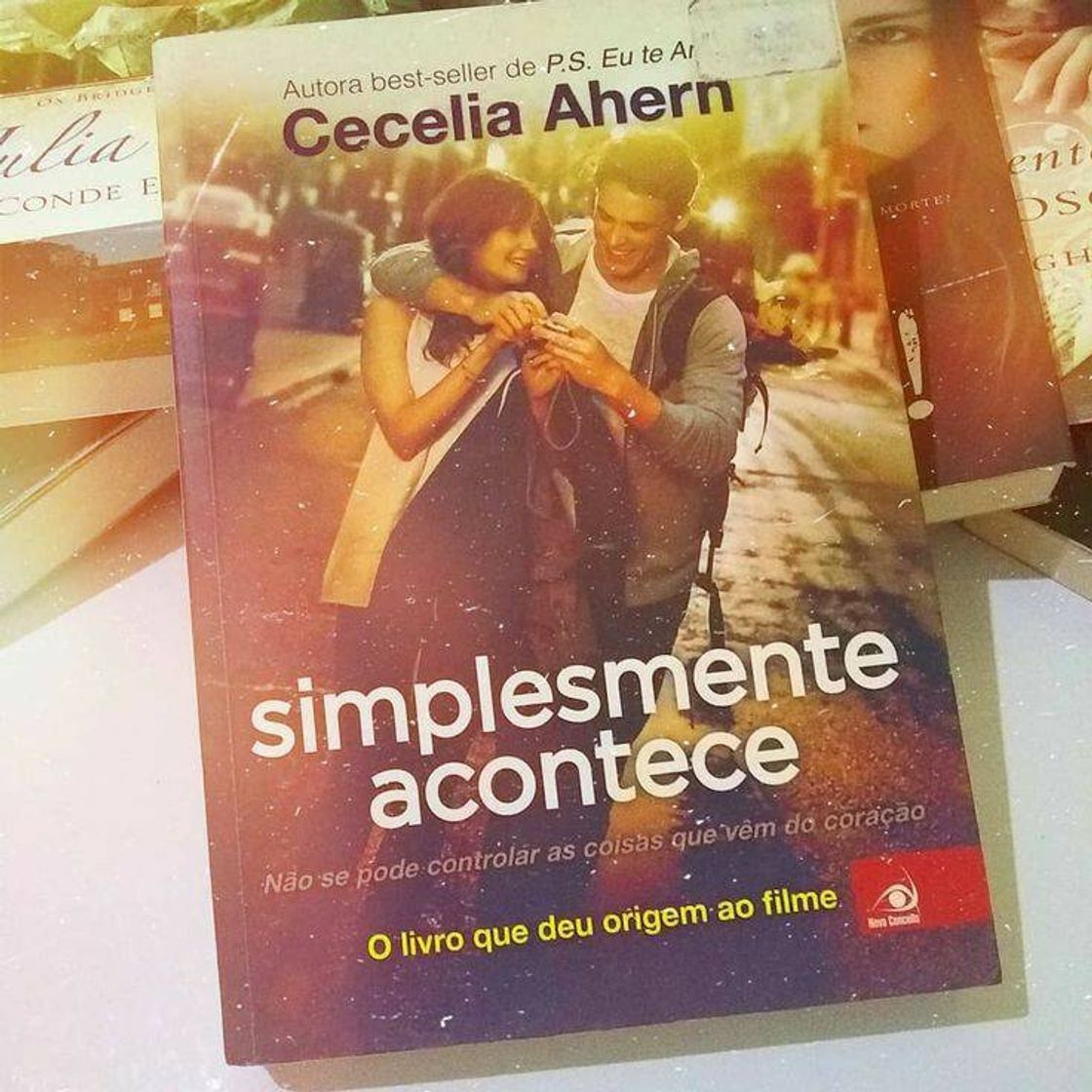 Book Simplesmente acontece 