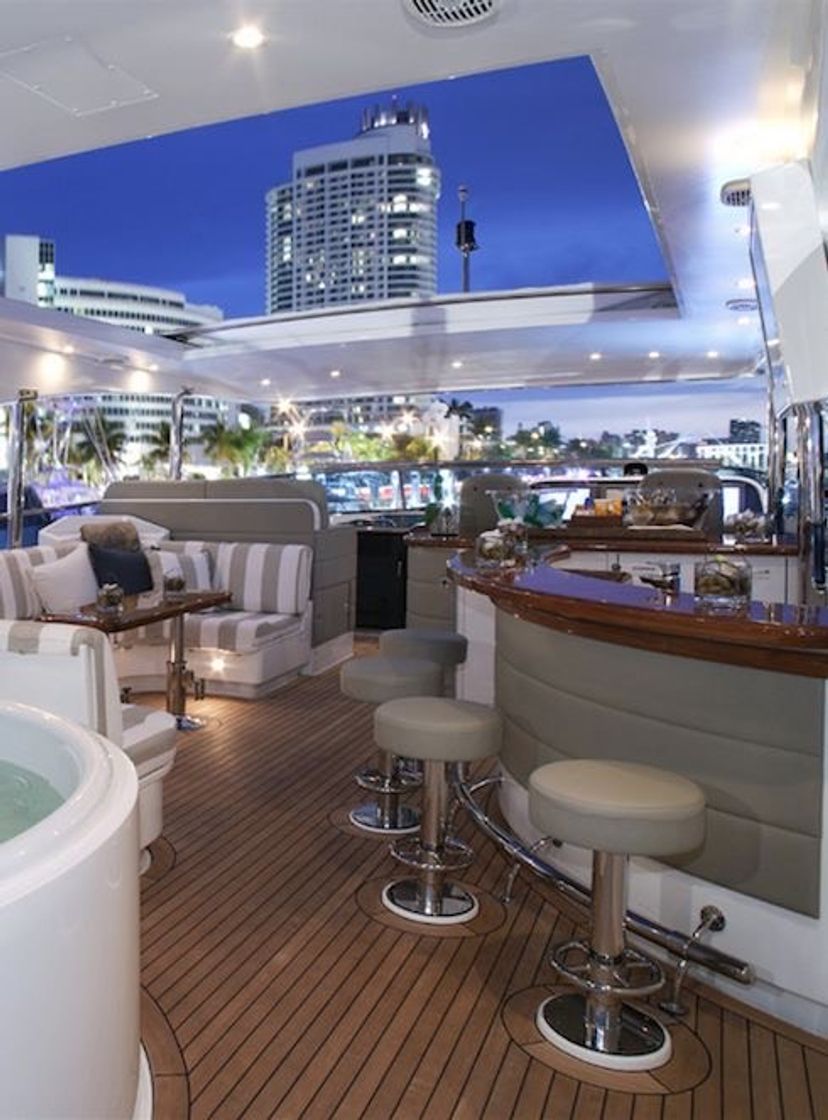 Social 𝑳𝒖𝒙𝒖𝒓𝒚