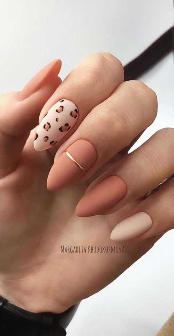 Moda Brown nails