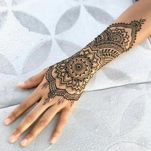 Henna tatto