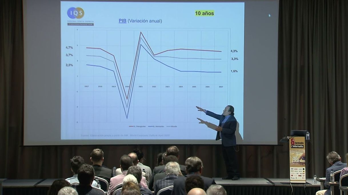 Social Santiago Niño Becerra "el fin de una era y el comienzo de un nuevo modelo económico" 