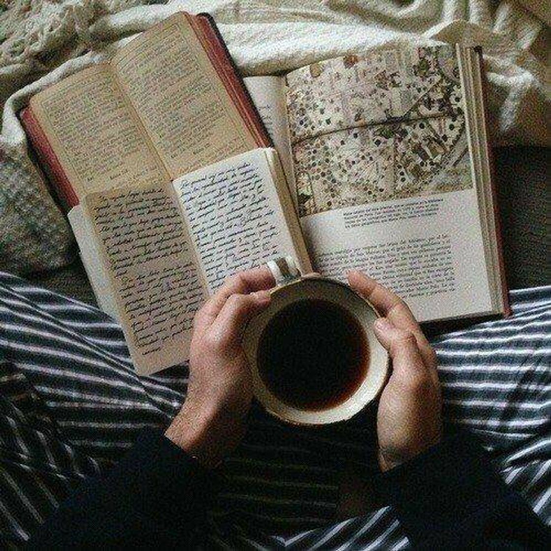 Fashion coffee and books ☕📚