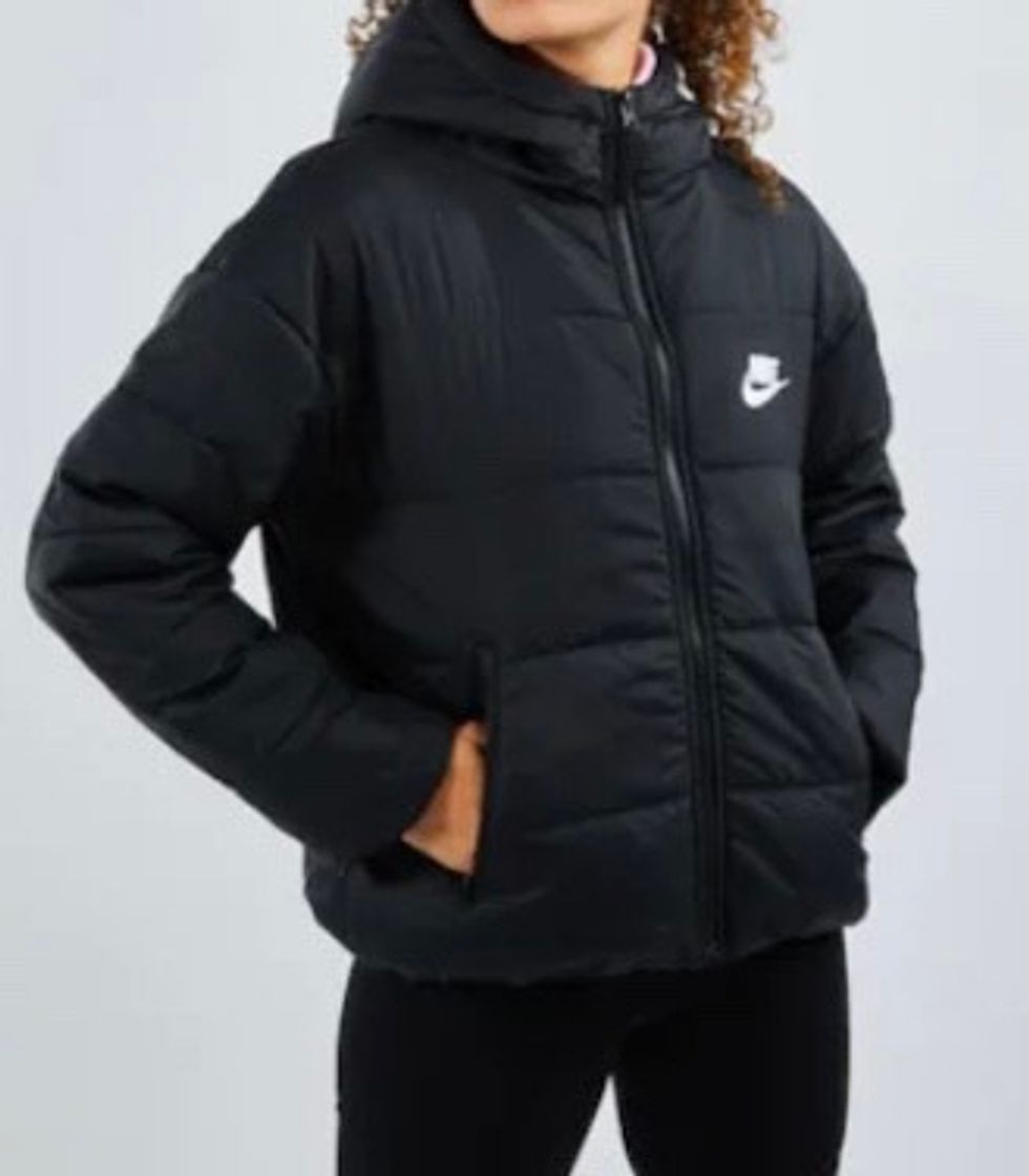 Social Nike Essentials Synthetic