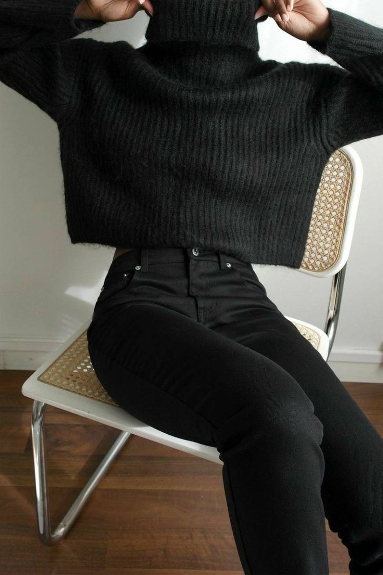 Moda Calça Jeans e TurtleNeck Preto