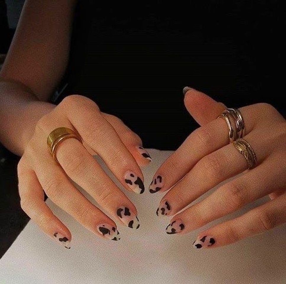 Moda Cow nails 