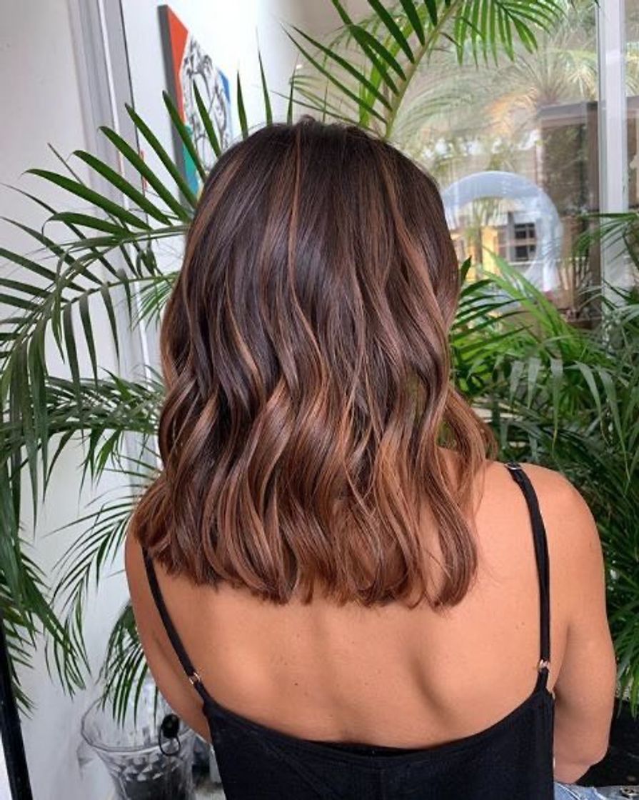 Moda Cabelo curto morena iluminada 