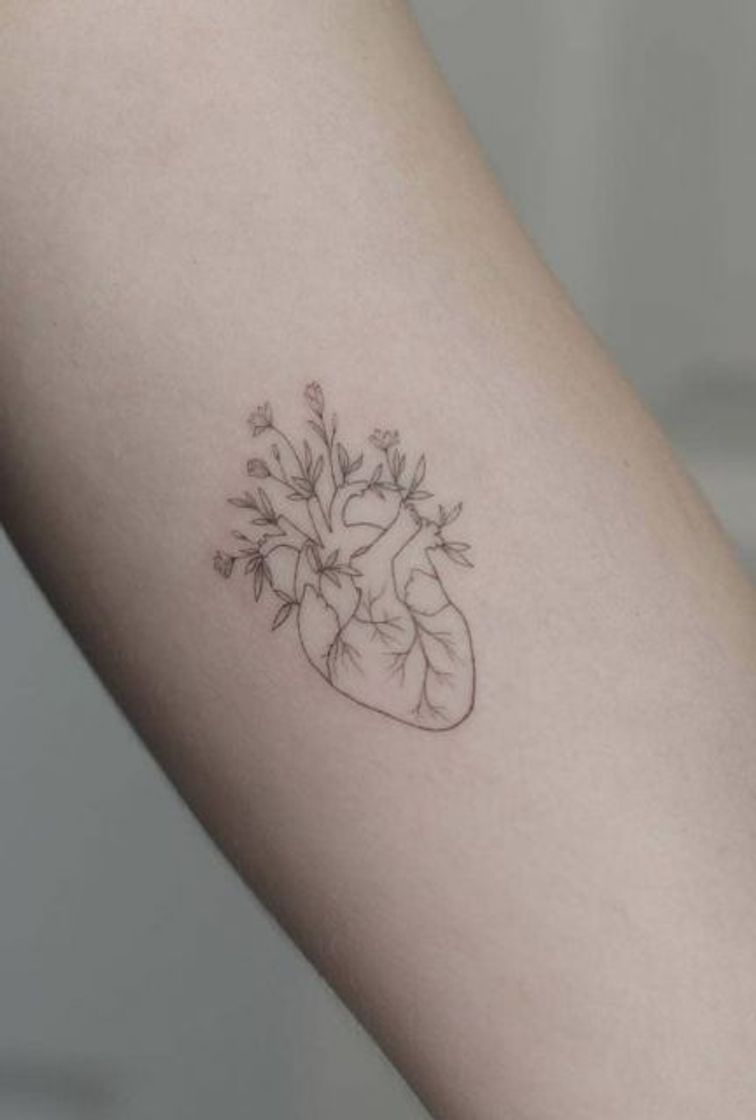 Fashion Tatto minimalista coração com flores