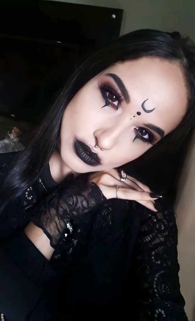Gothic makeup 🖤