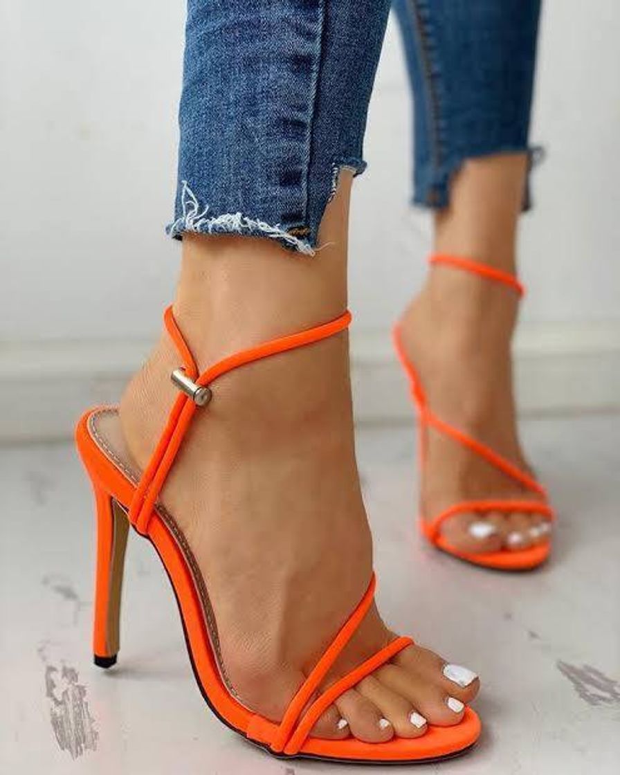 Moda Sandália laranja neon com duas tiras finas na frente 🧡