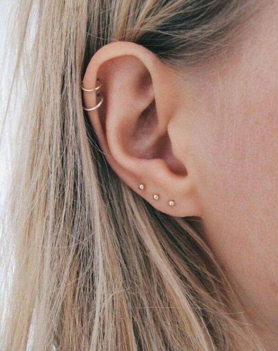 Fashion inspiração de piercings na orelha