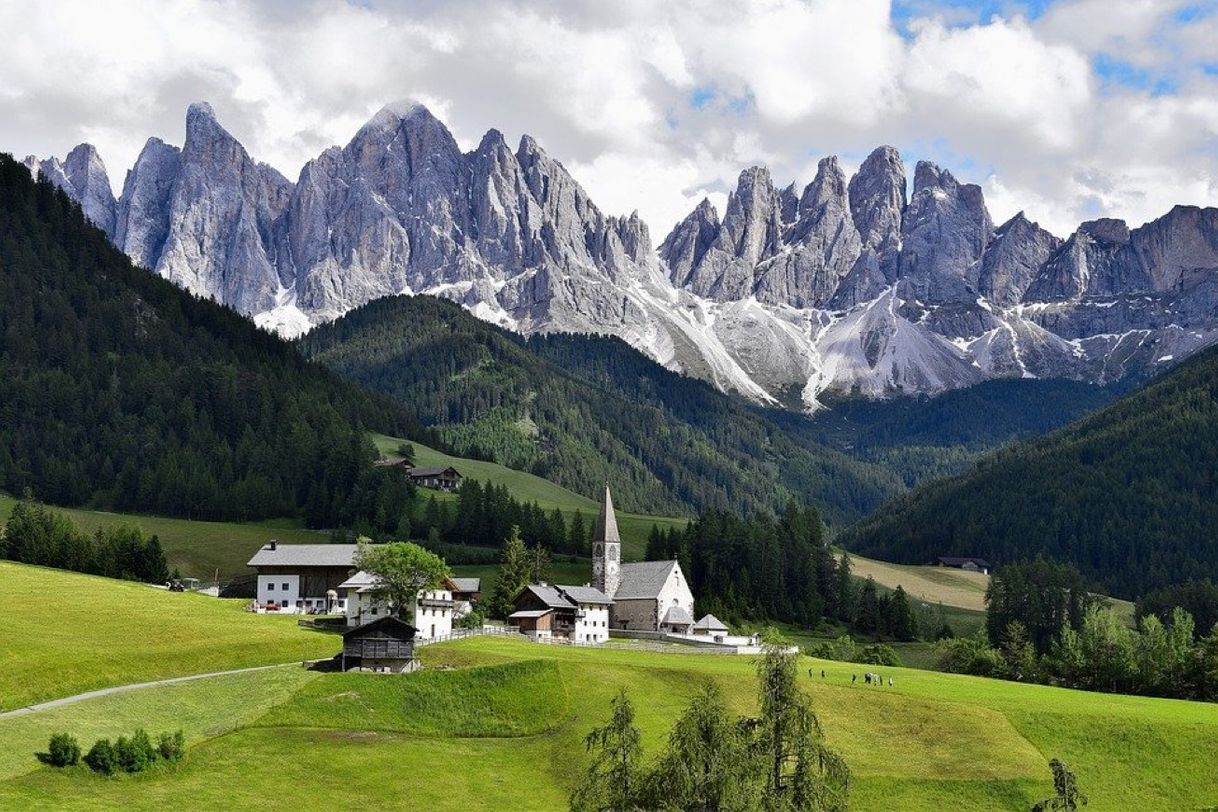 Lugar Dolomiti - The most beautiful mountains to ski in Italy