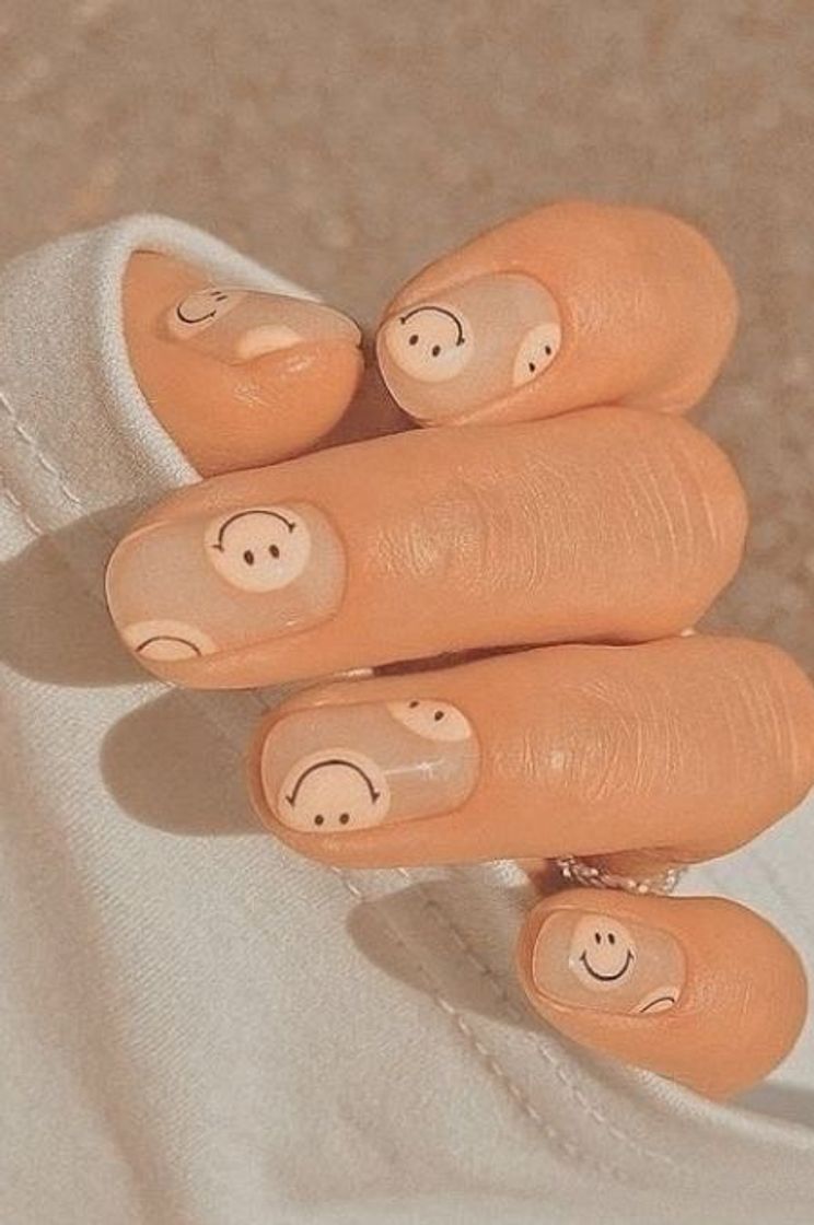 Moda Uñas de caritas ;)