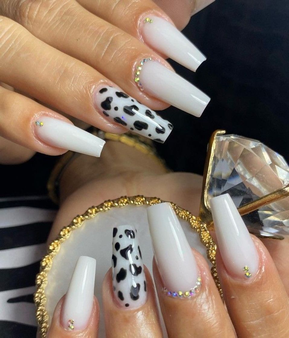 Moda Unhas com manchas de vaquinha