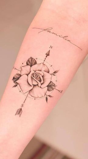 Tattoo delicada de Flor