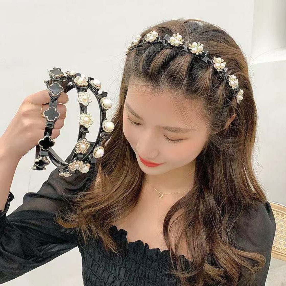 Belleza Pearl tiara can be braided