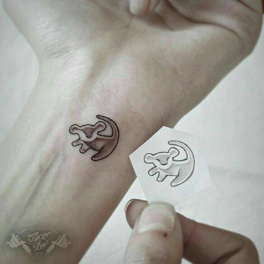 Moda tatoos rei leão 