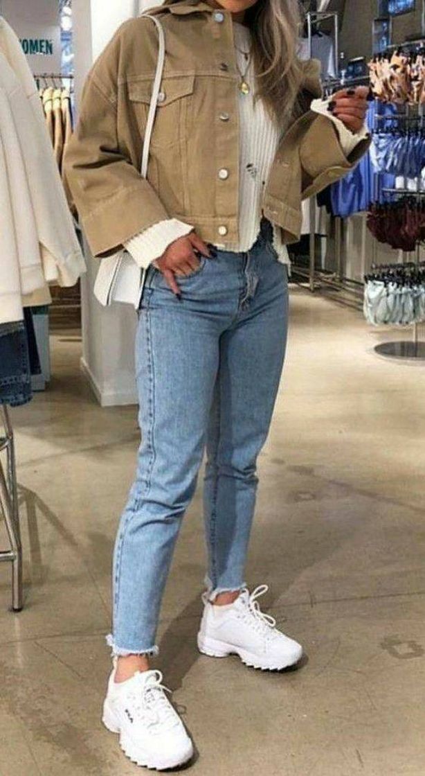 Look Com tênis 